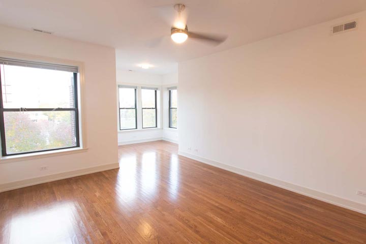 Photo of 2,960 apartment