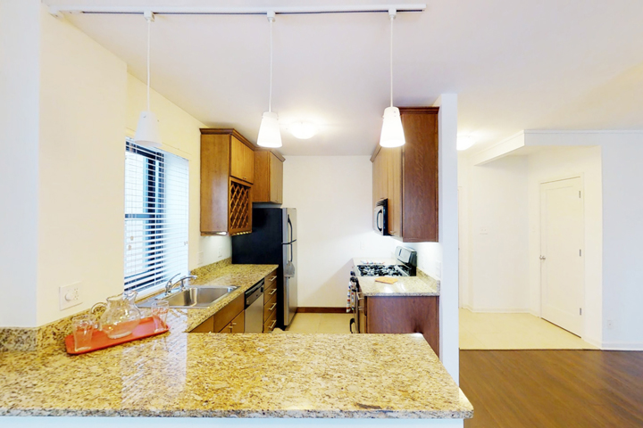 Photo of 1,925 apartment
