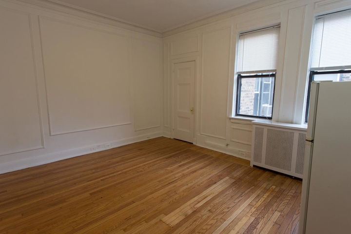 Photo of 1,925 apartment
