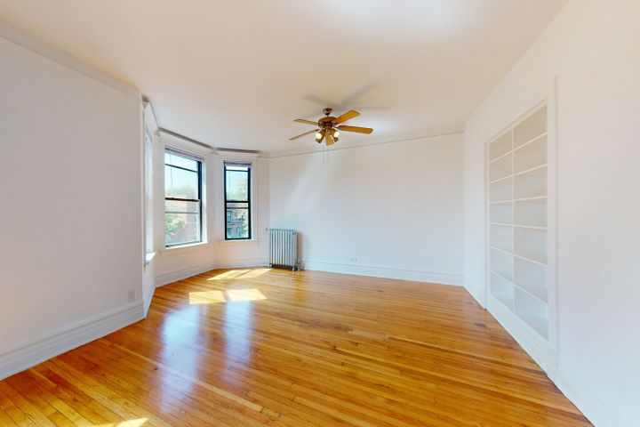 Photo of 3,650 apartment