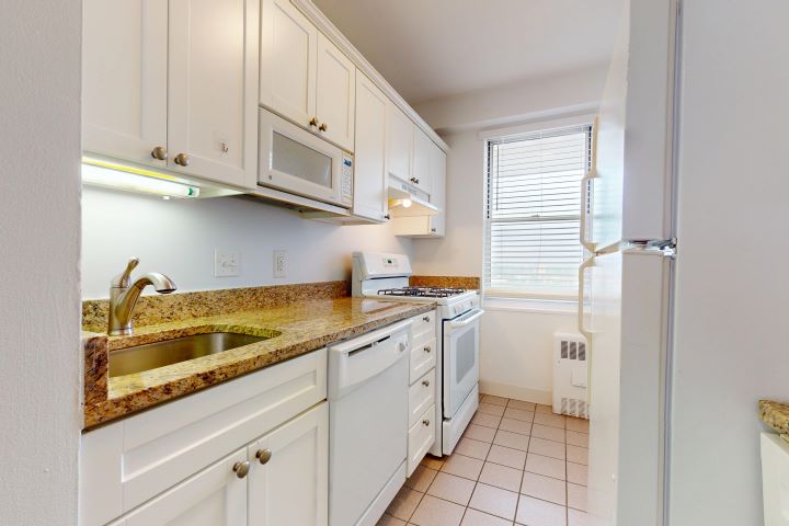 Photo of 1,595 apartment