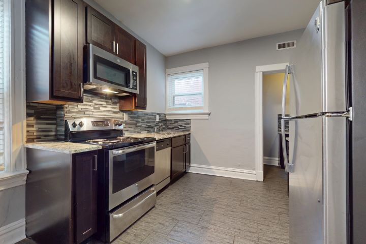 Photo of 1,595 apartment