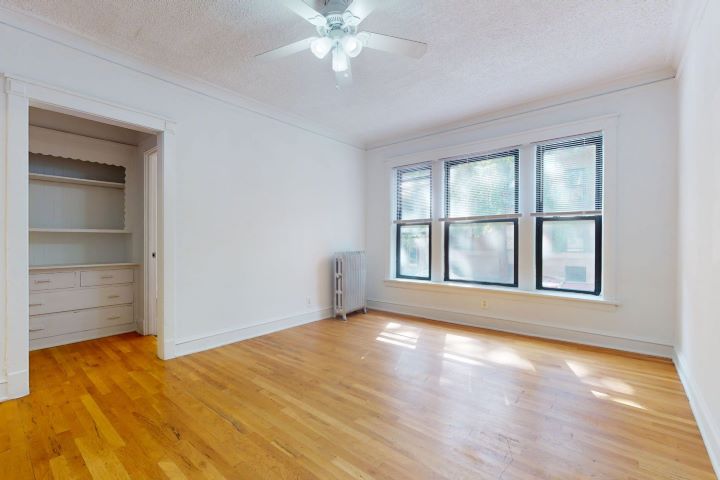 Photo of 3,750 apartment