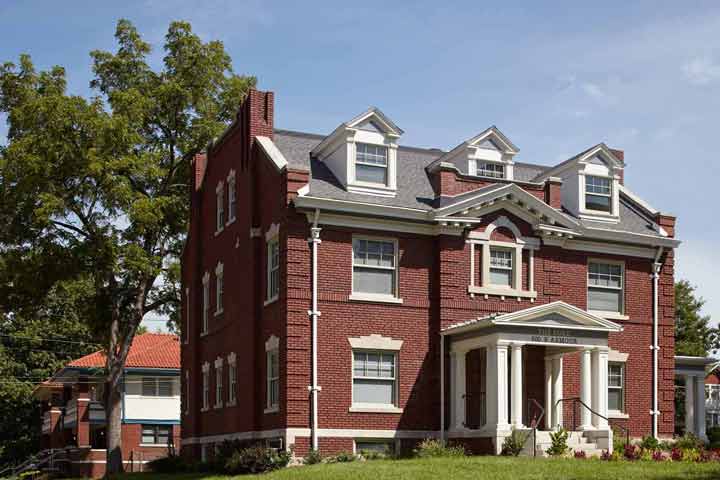 Photo of 1,660 apartment